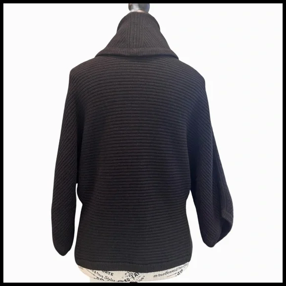 Todd & Duncan Women's Cashmere Kimono Sweater. Black. Small - Picture 3 of 11